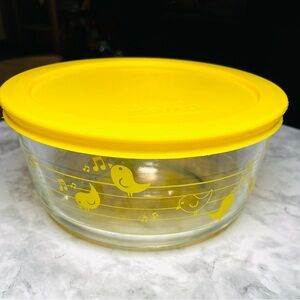Pyrex Yellow Birds Chicks Singing Music Notes Lidded Glass Bowl 4 Cup